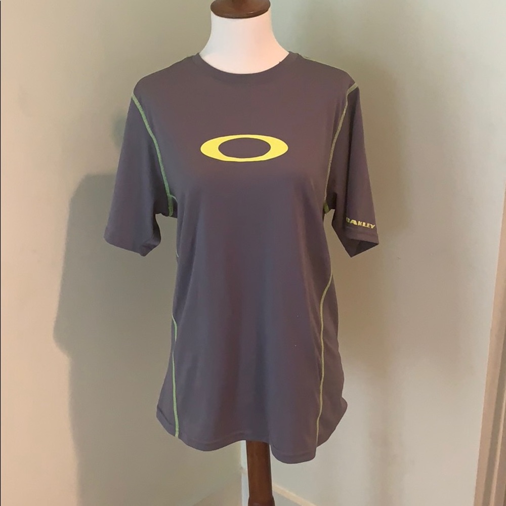 Men’s Oakley T shirt